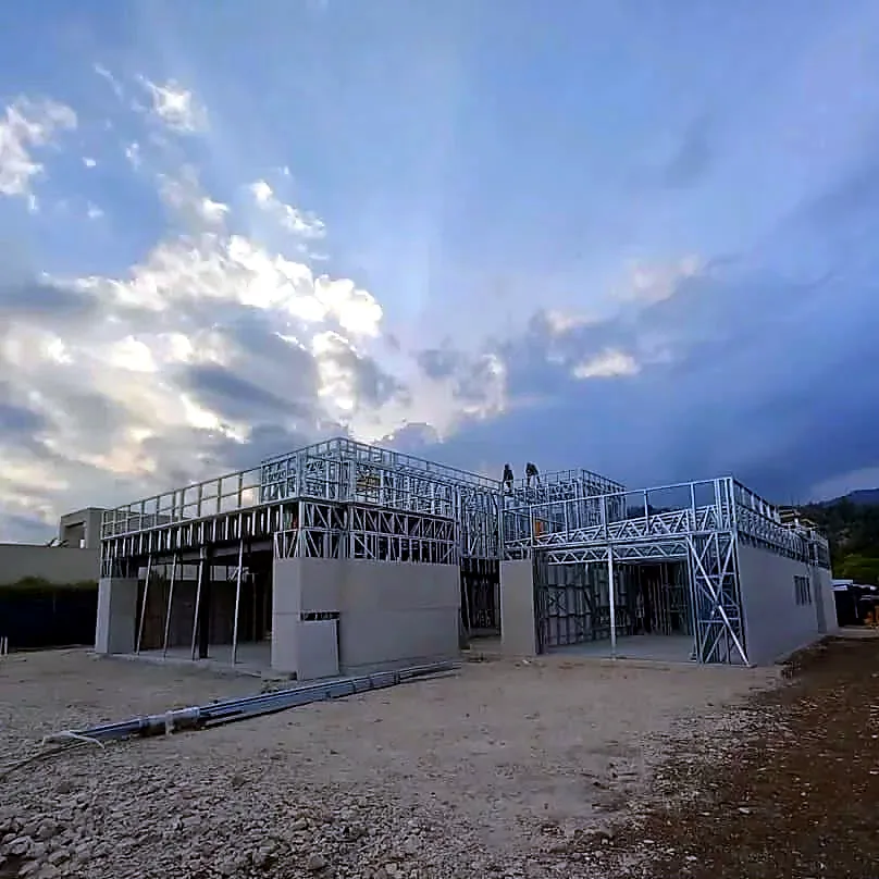 Montaje de estructura Steel Framing para edificación de dos niveles